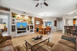 Photo #5: 6447806 Listing