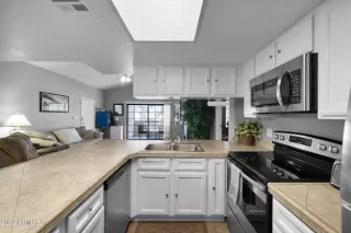 Photo #5: 6449330 Listing