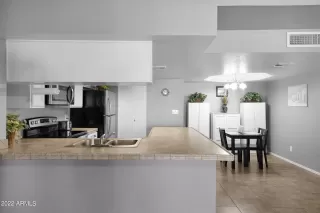 Photo #6: 6449330 Listing