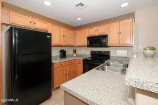 Photo #6: 6451560 Listing 