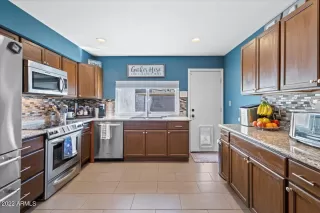 Photo #5: 6452437 Listing
