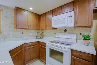 Photo #6: 6452498 Listing