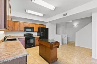 Photo #5: 6454460 Listing