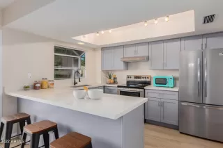 Photo #4: 6454759 Listing