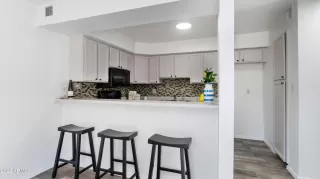 Photo #5: 6458367 Listing