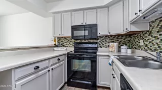 Photo #6: 6458367 Listing