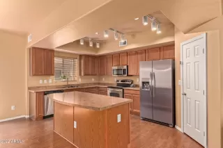 Photo #6: 6458535 Listing 