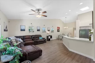 Photo #6: 6458539 Listing 