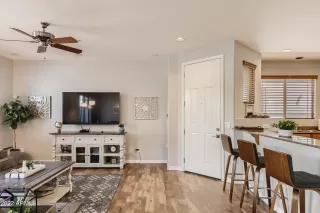 Photo #5: 6458631 Listing