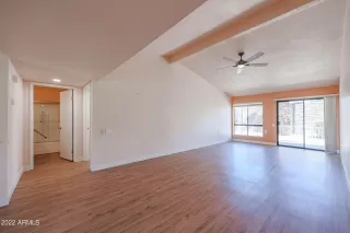 Photo #4: 6459318 Listing