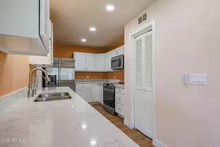 Photo #6: 6459318 Listing