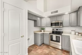 Photo #3: 6460186 Listing