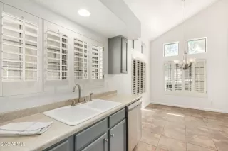 Photo #4: 6460186 Listing