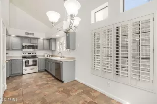 Photo #5: 6460186 Listing