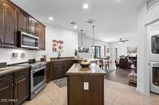 Photo #3: 6460300 Listing 
