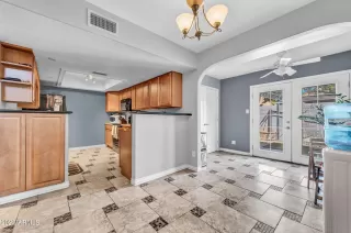 Photo #5: 6460570 Listing