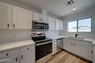 Photo #5: 6460813 Listing