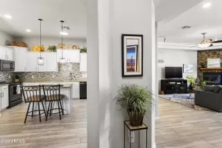 Photo #3: 6461581 Listing