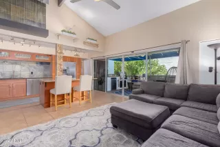 Photo #2: 6462333 Listing