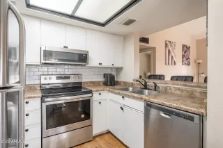 Photo #4: 6463348 Listing