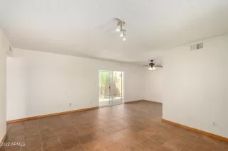 Photo #6: 6463643 Listing