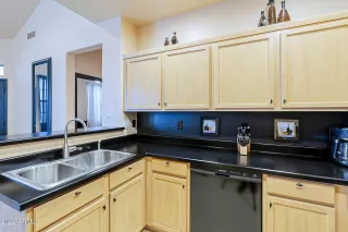 Photo #6: 6467625 Listing