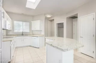 Photo #5: 6467961 Listing 