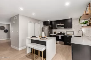 Photo #5: 6468037 Listing 