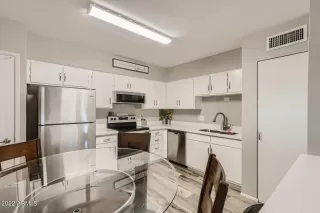 Photo #5: 6472129 Listing