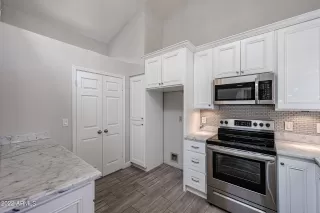 Photo #5: 6474148 Listing