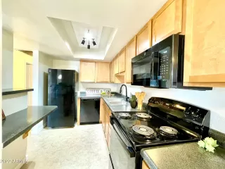 Photo #6: 6476370 Listing 