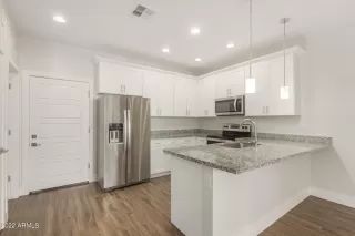 Photo #5: 6476669 Listing 