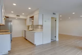 Photo #6: 6480298 Listing