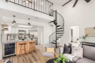 Photo #4: 6481748 Listing