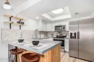 Photo #5: 6481748 Listing