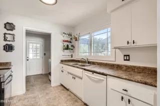 Photo #6: 6481975 Listing