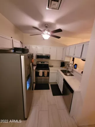 Photo #5: 6482700 Listing 
