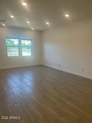 Photo #5: 6484902 Listing