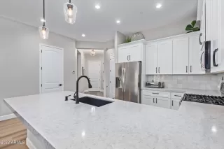 Photo #5: 6484990 Listing 