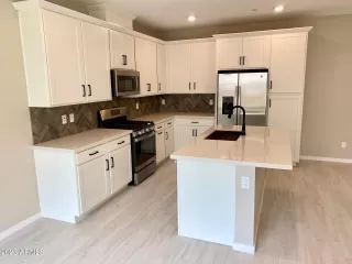 Photo #5: 6486242 Listing