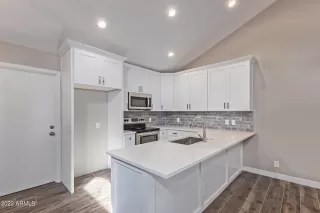 Photo #5: 6486462 Listing