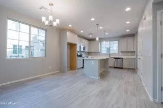 Photo #5: 6486687 Listing