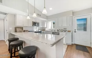 Photo #2: 6489407 Listing 