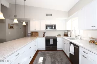 Photo #4: 6489407 Listing 