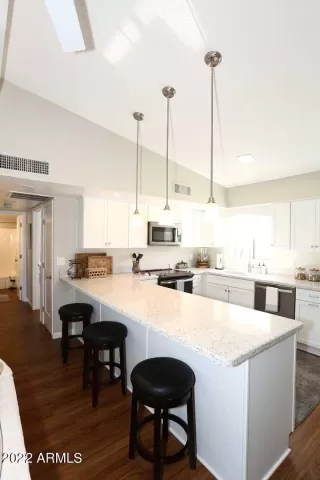 Photo #5: 6489407 Listing 