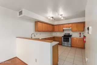 Photo #6: 6490586 Listing