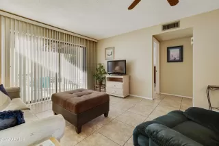 Photo #6: 6491533 Listing 