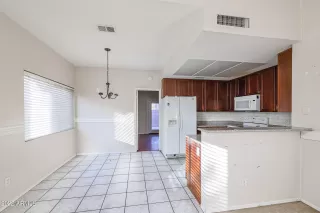 Photo #5: 6492061 Listing