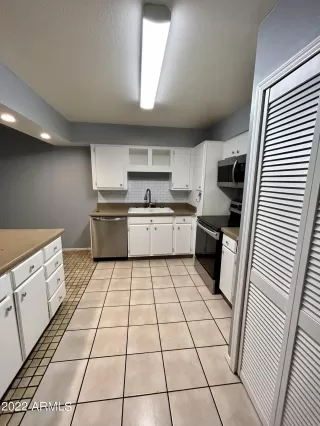 Photo #5: 6493878 Listing