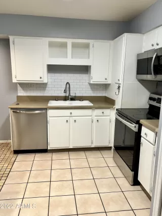 Photo #6: 6493878 Listing